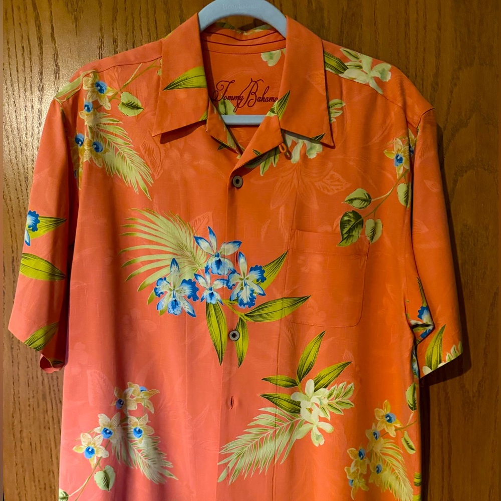 Men’s Tommy Bahama short sleeve button down, size medium.
